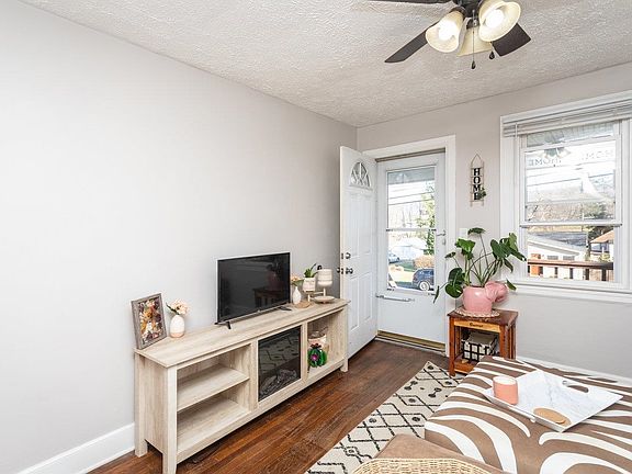 4th image of 849 Sherwood Ave