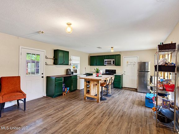 3rd image of 4710 Coronada Ave