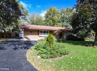 812 Maple Ave, Lisle, IL 60532