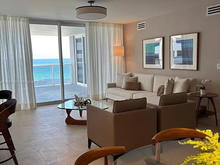 6301 Collins Ave #908 — Photo 4