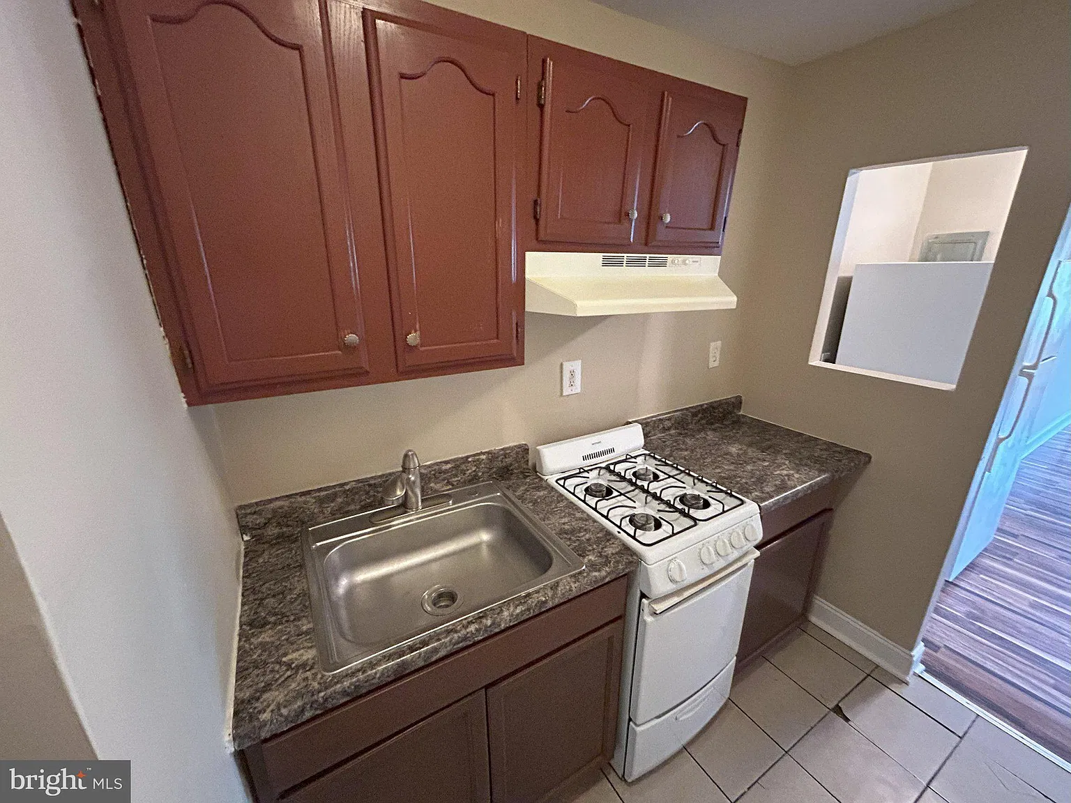 1 bed, 1.0 bath, 672 sqft, $1,300 — Photo 4