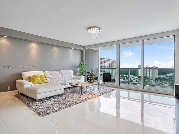 3rd image of 100 Bayview Dr APT 1604