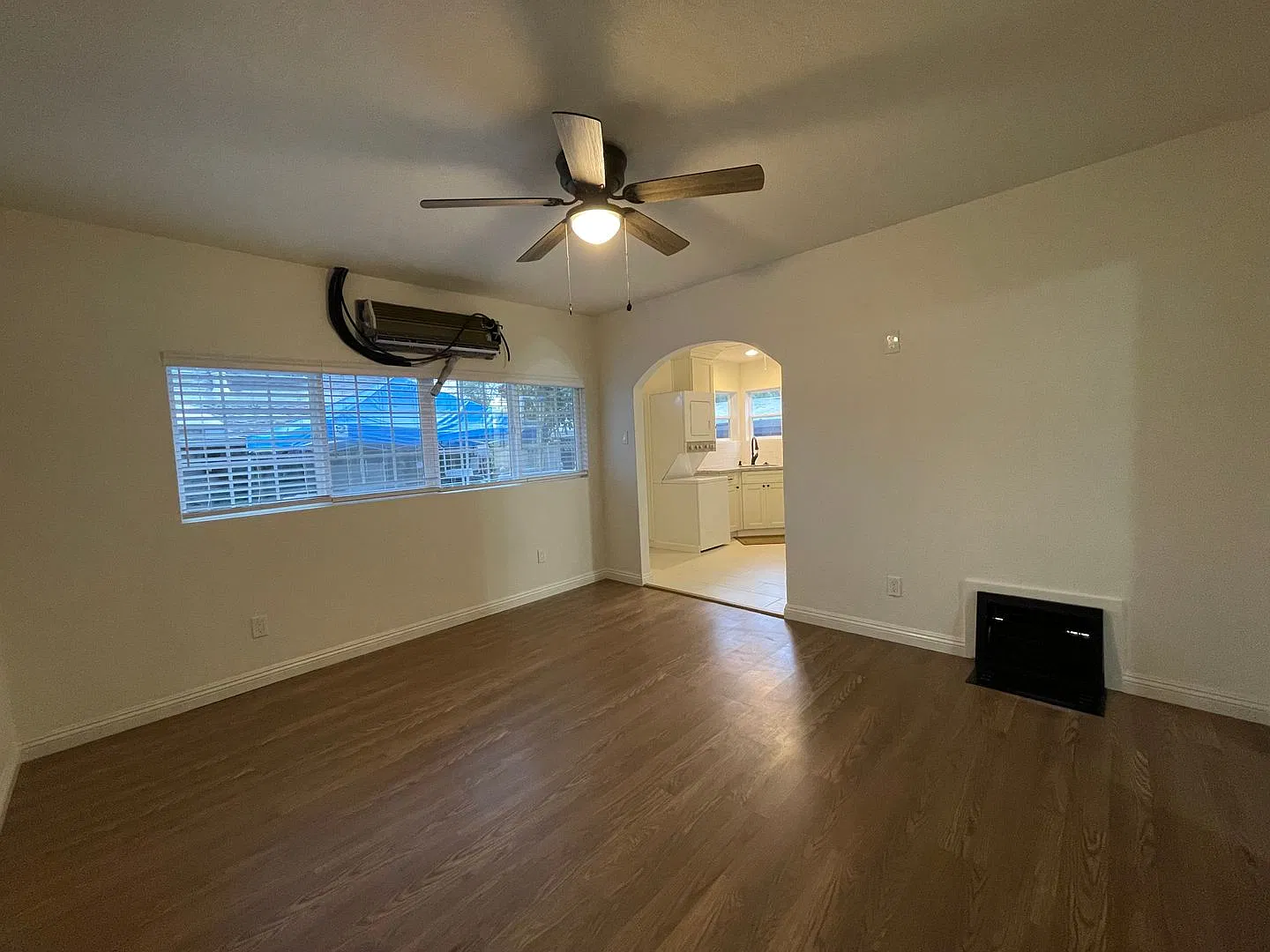 Beautiful Remodeled Oakley 2 Bedroom Home. — Photo 3