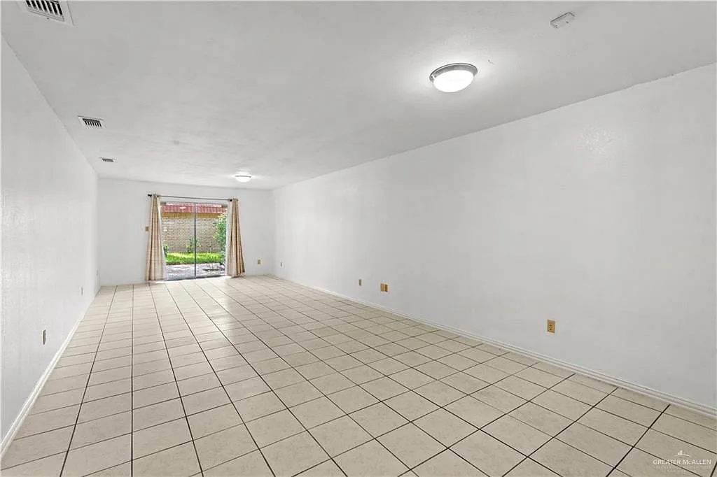 2 bed, 2.0 bath, 1315 sqft, $1,400 — Photo 3