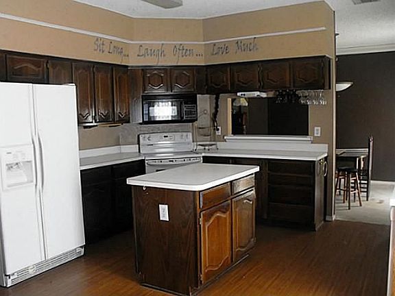 2nd image of 603 W Oak St