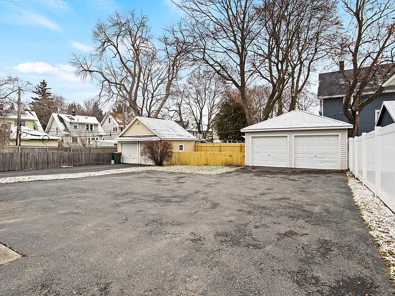 1850 E Main St #2 — Photo 15