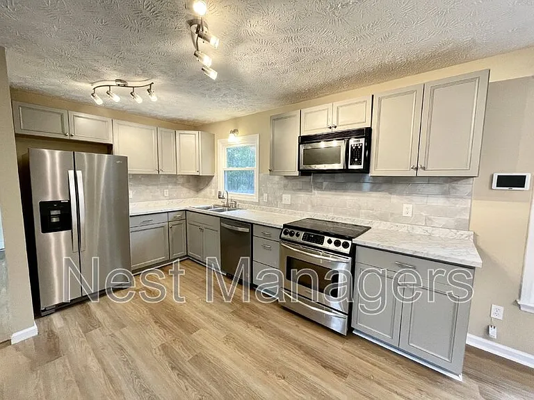 623 Daharan Dr — Photo 16
