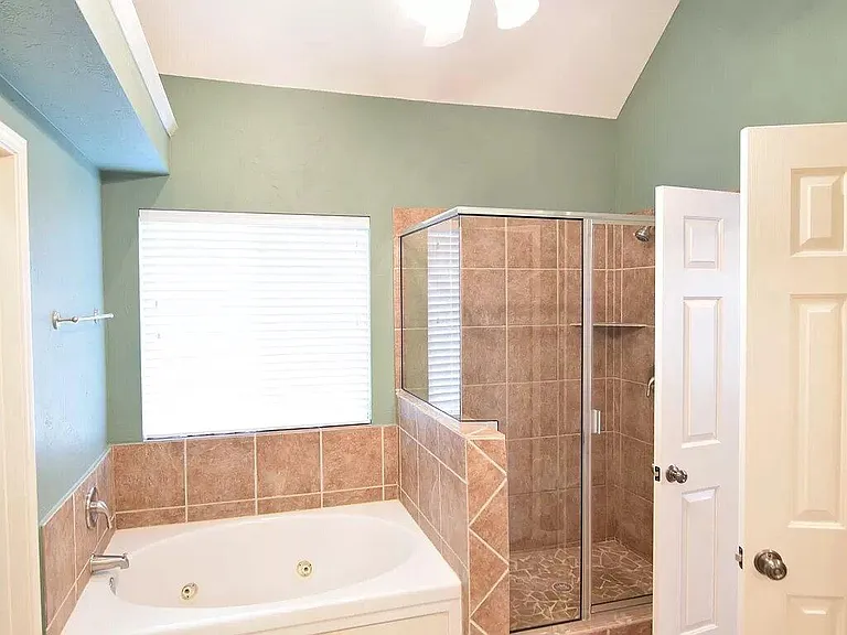 4 Hollywood Ct — Photo 12