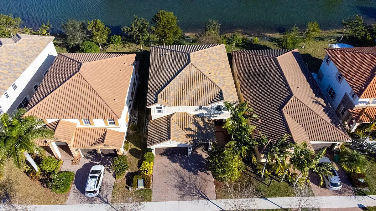 Building Photo - 9911 S Miralago Way