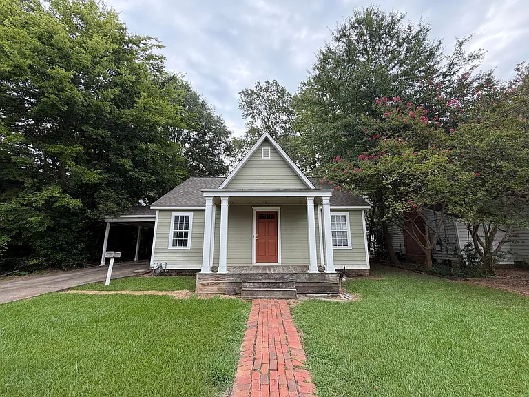207 Goodman Pl — Photo 1
