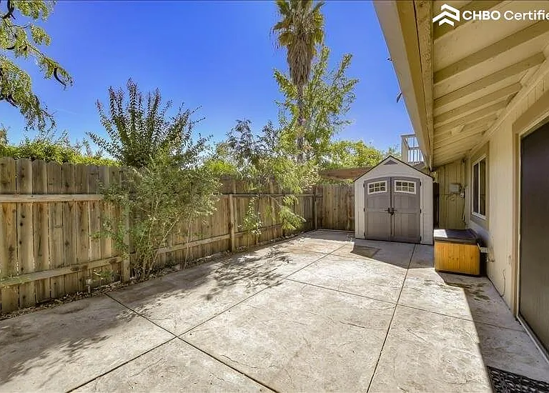 3911 Hills Ct — Photo 34