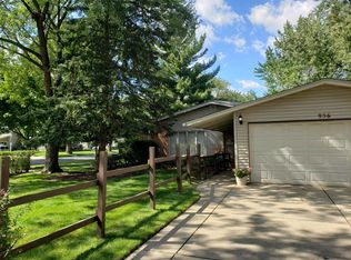 956 Pebble Dr, Wheeling, IL 60090