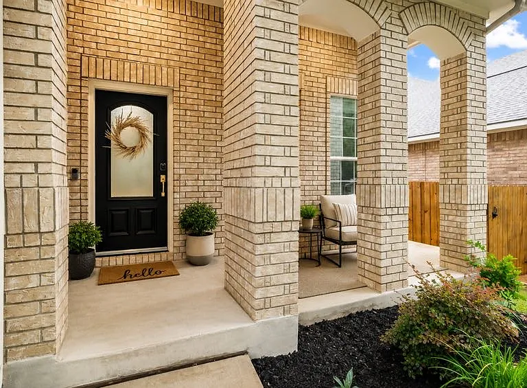 2915 Stonecreek Dr — Photo 2