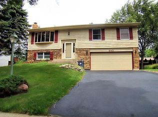 640 Chelsea Dr, Algonquin, IL 60102