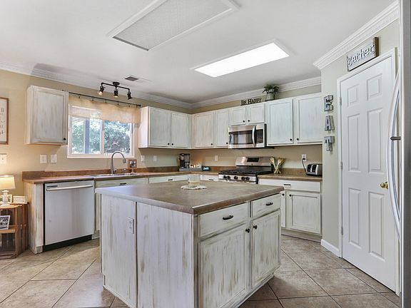 5th image of 2823 W Brooke Ave