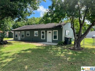 3302 E Red River St, Victoria, TX 77901