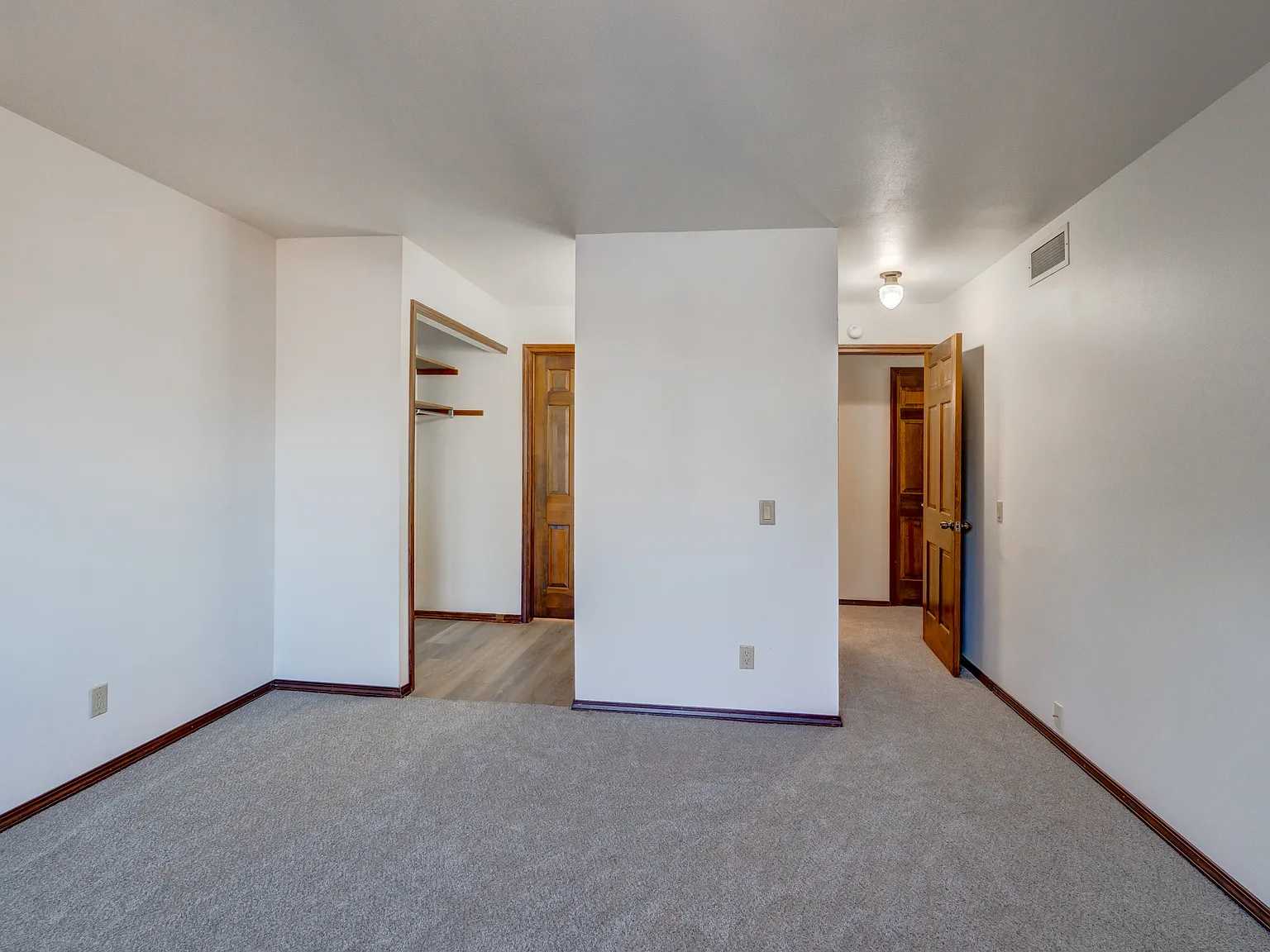 19 Coronado Ct - 19 Coronado Ct — Photo 3