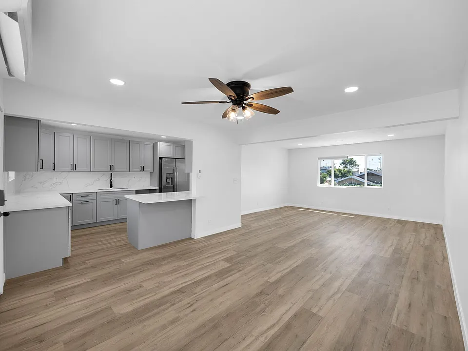 1431 Alamitos Ave