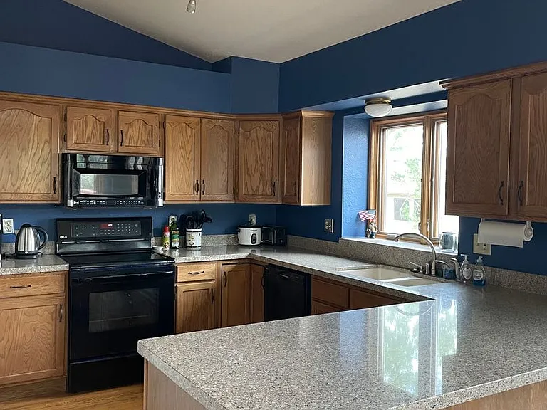 5045 Broadmoor Bluffs Dr — Photo 14