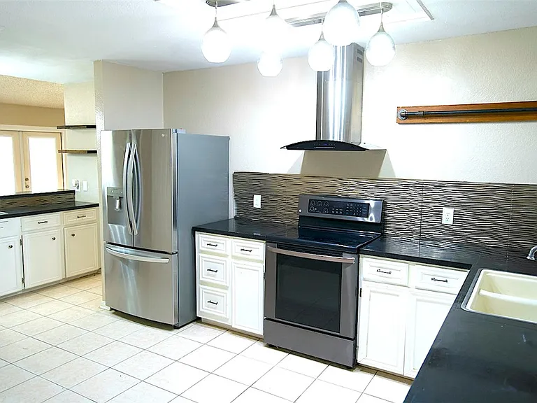 6133 Cumberland Cir — Photo 4