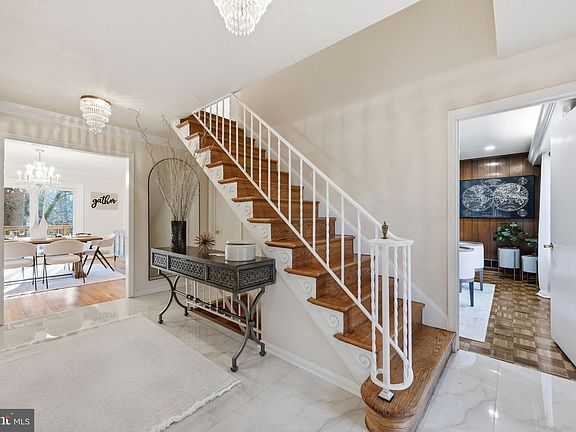 3rd image of 2827 Ellicott St NW