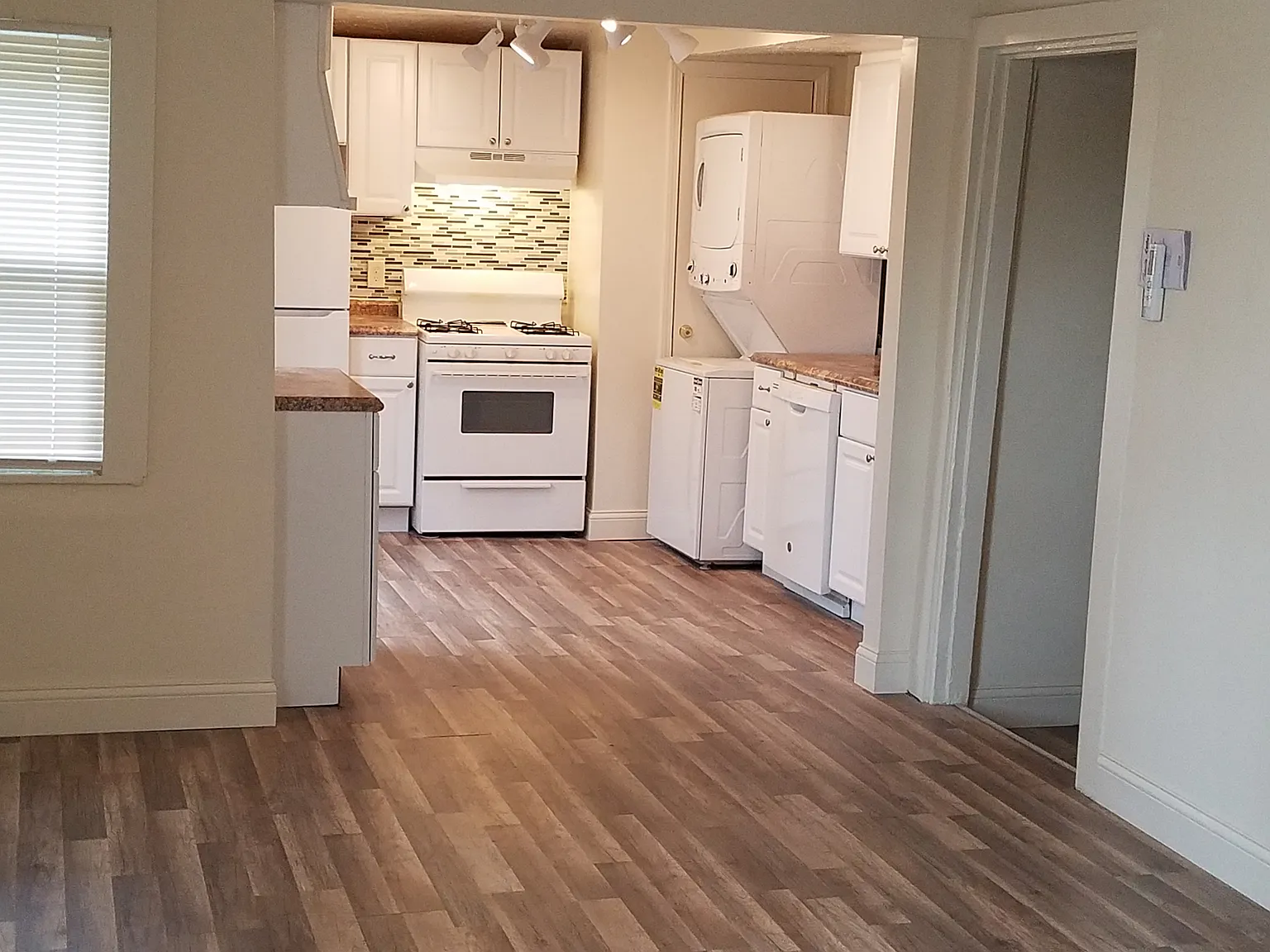 2 bed, 1000 sqft, $1,495 — Photo 3