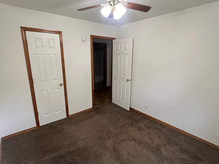 1506 Hilldale Dr — Photo 5