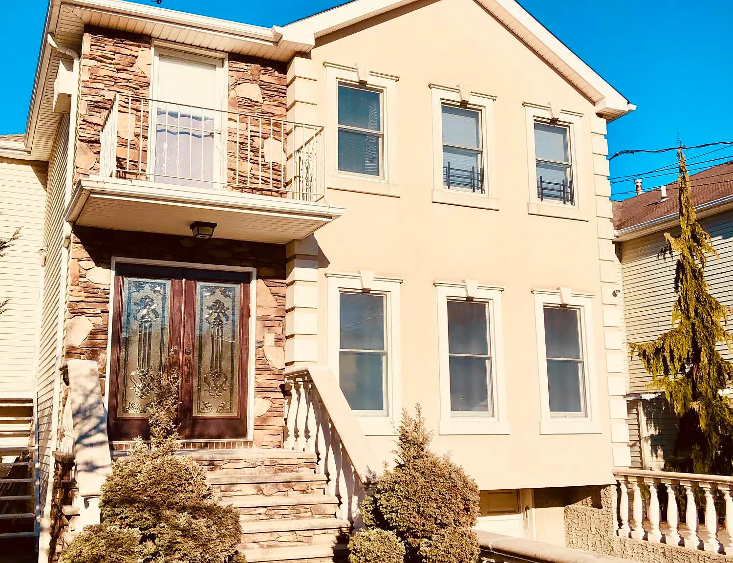 4 bed, 3.5 bath, 3500 sqft, $5,800 — Photo 1