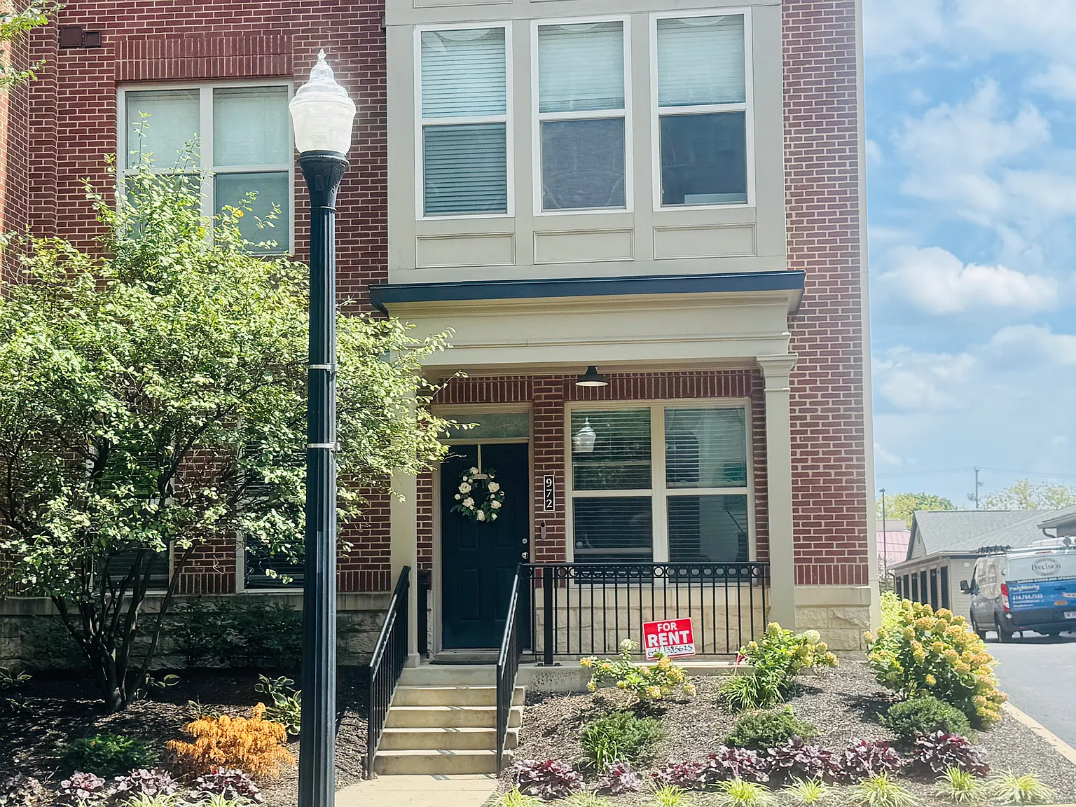 1 bed, 810 sqft, $1,850 — Photo 2