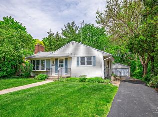 222 W Hillside Ave, Barrington, IL