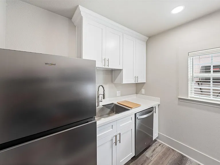 211 N Milby St #4 — Photo 5