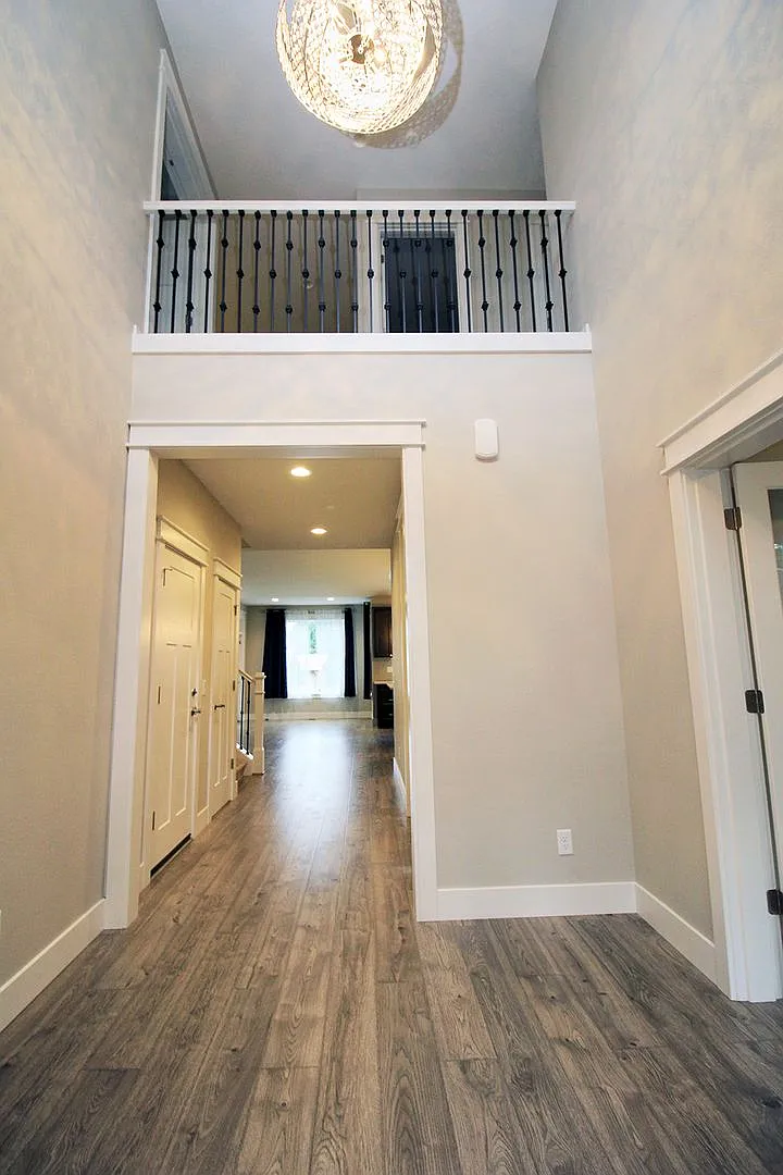 Gorgeous Modern Construction 4 Bed/2.5 Bath Home on Quiet Street — Photo 4