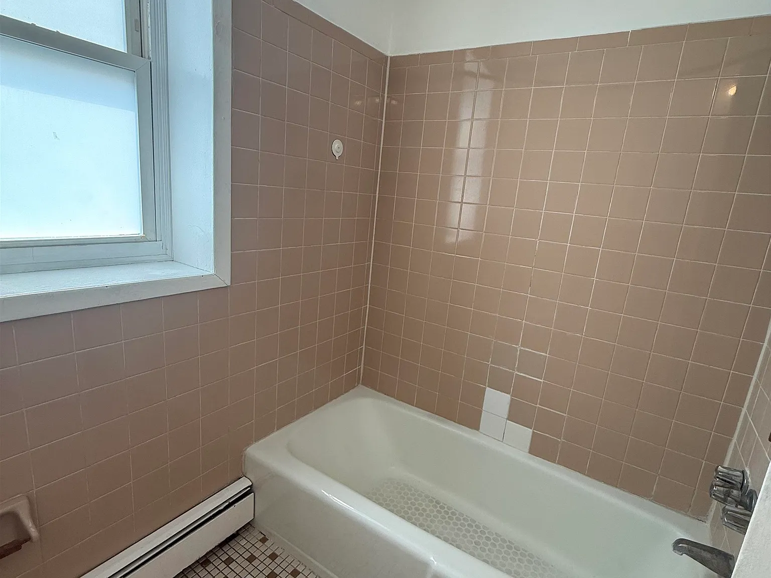 3 bed, 1.0 bath, $2,900 — Photo 3