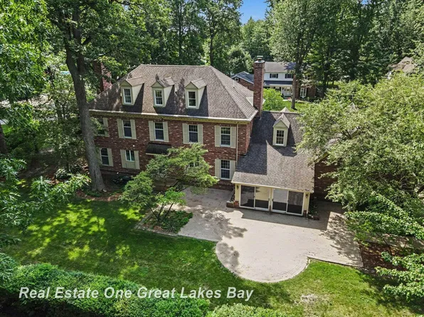 2175 Reppuhn Dr, Bay City, MI 48706