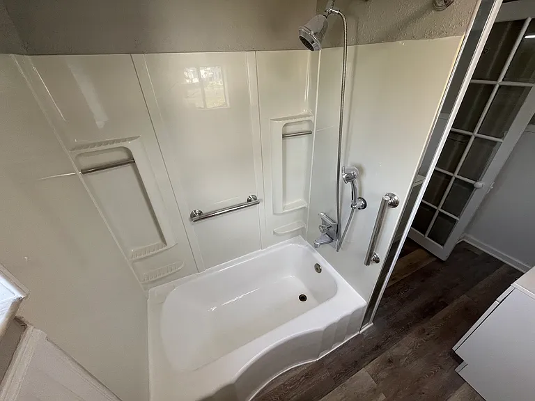 214 Somerset St — Photo 10