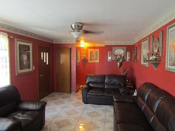 4th image of 1705 N Pinecrest Ave