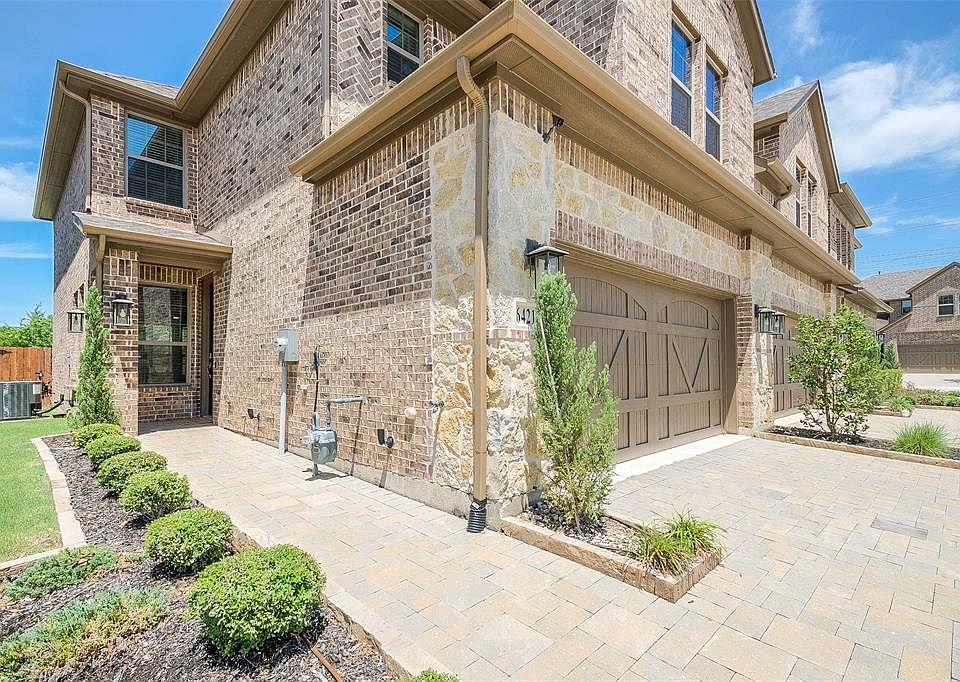 1st image of 6421 Burbank Way