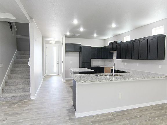 5th image of 13634 Hazlewood St