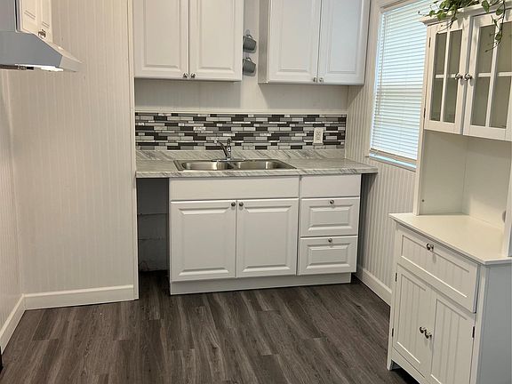 2nd image of 801 Hubbard Ave
