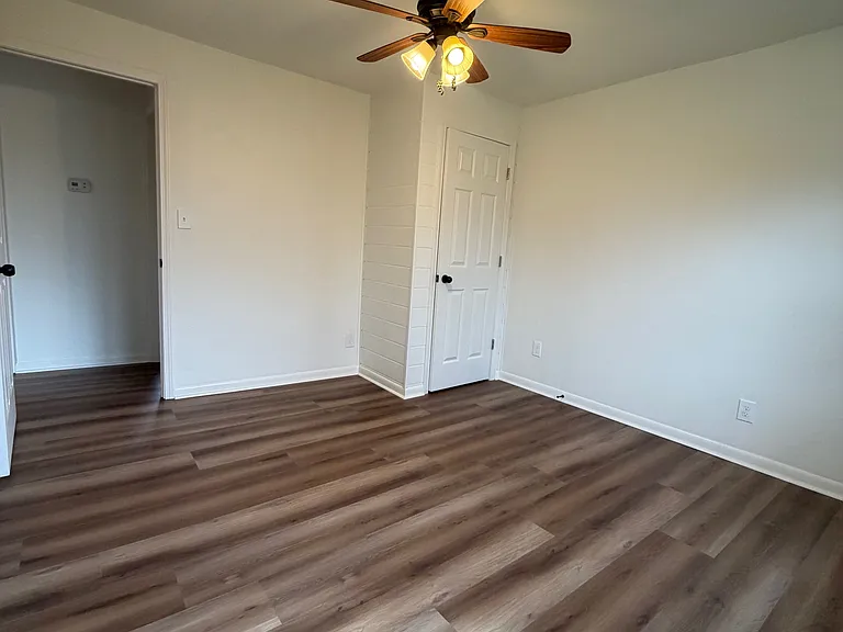 99 Phillips Ln — Photo 25