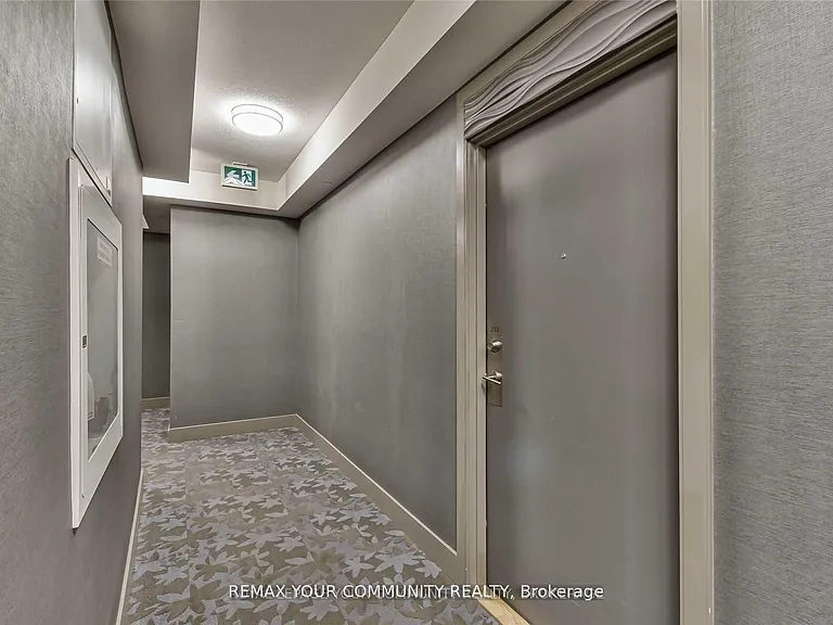 9618 Yonge St #210 — Photo 6