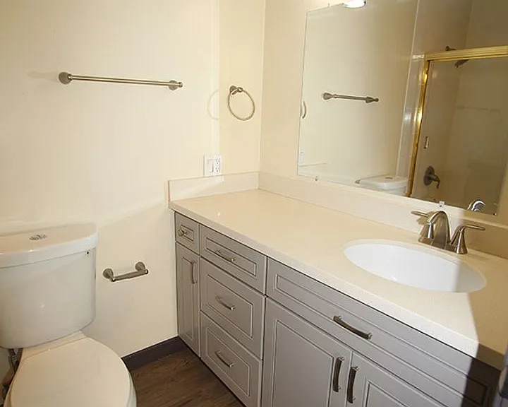 Hamilton Hall Apartments - Queen Anne — Photo 17