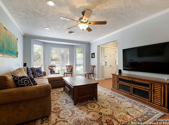 5th image of 8321 Laurelhurst Dr