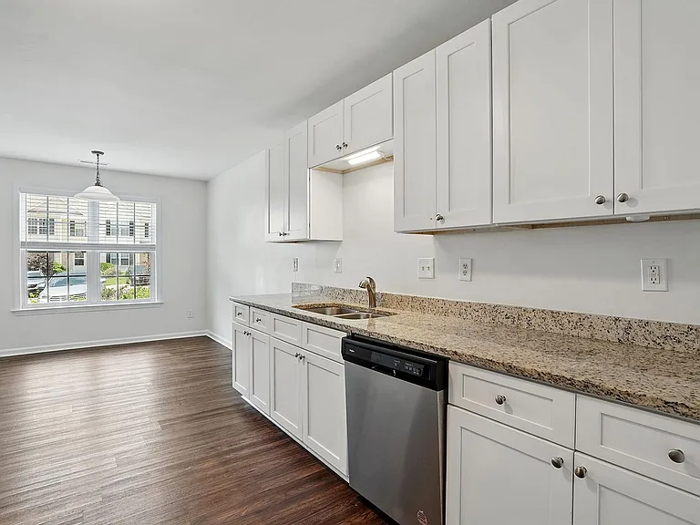 401 Whitehall Ct — Photo 26