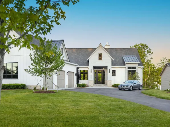 15895 Waters Edge Dr, Traverse City, MI 49686