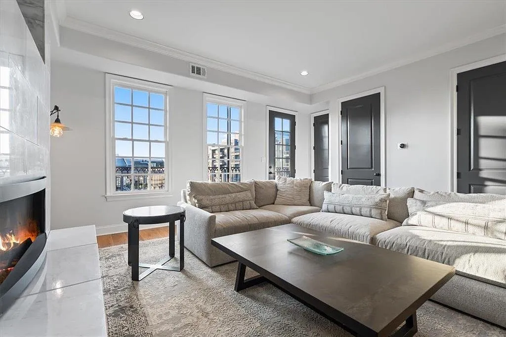 2 bed, 2.5 bath, 2089 sqft, $3,950 — Photo 2