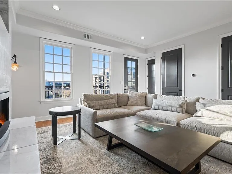 65 E Pontotoc Ave #301 — Photo 2