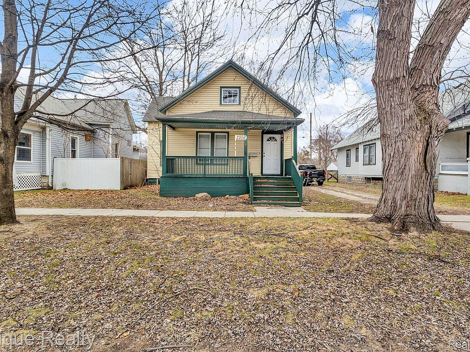 1st image of 2208 10th St