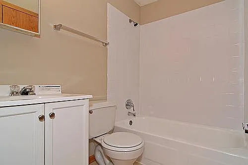 Centennial Plaza Apartments — Photo 4