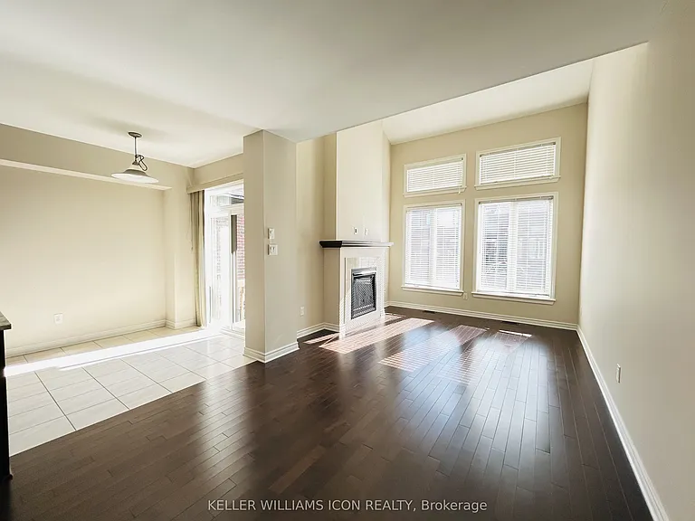 726 Guardian Grv — Photo 2